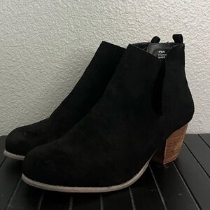 Black v-cut faux suede torrid booties